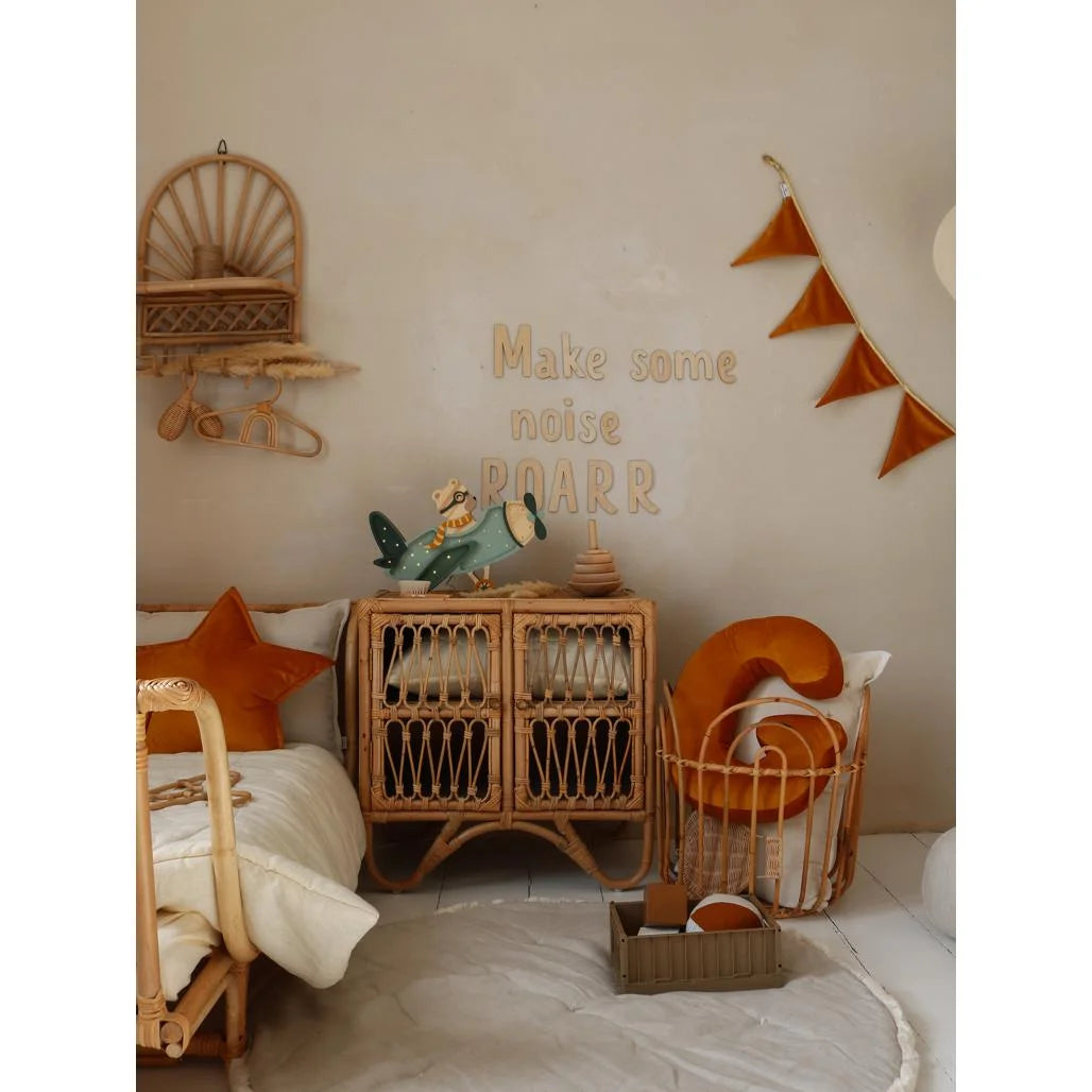 Puinen Seinätaulu: Pidä Meteliä Roarr - 140cmx15cm - Seinäkoriste - Cut It Now