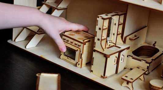 Accessoires modernes et faits main pour poupées