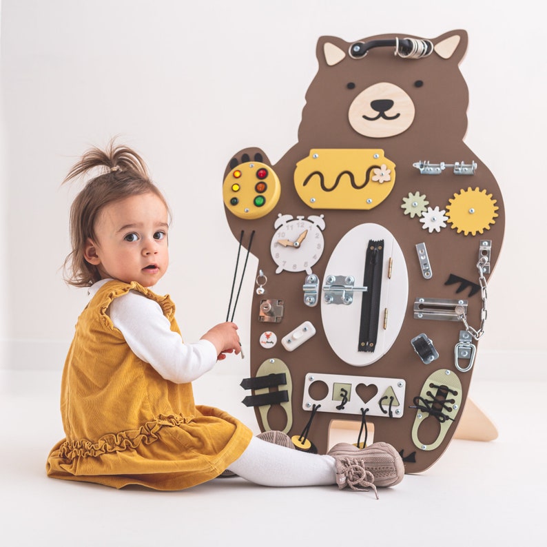 Busy Board - Mary, L'ours gourmand - Décorations - Foxy Family - KiiDS.SHOP