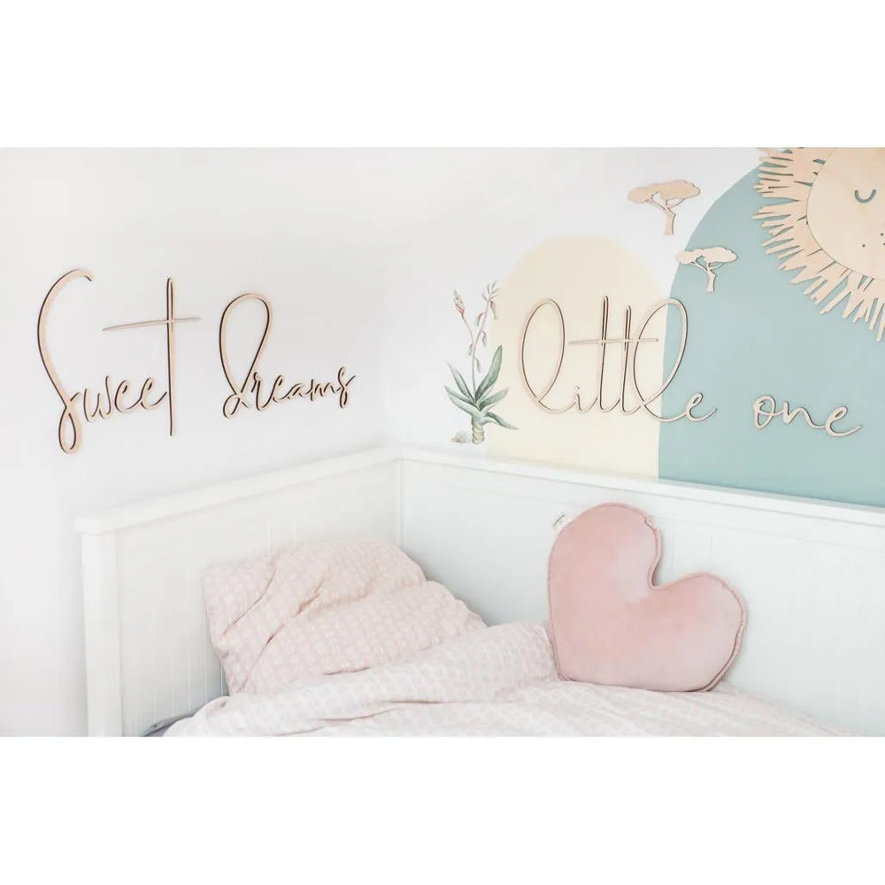 Tablero de madera para pared: Dulces sueños en miniatura - 150 cm x 30 cm - Decoración de pared - Recortar ahora