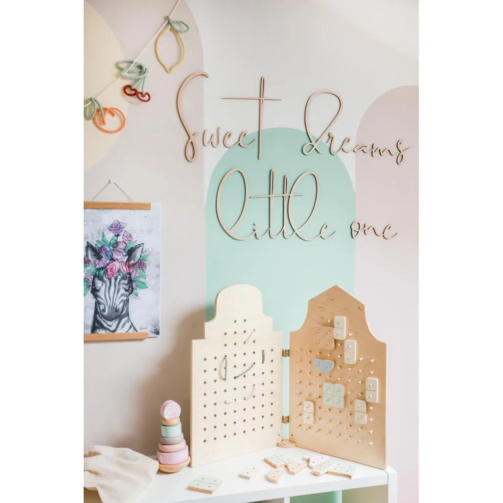 Tablero de madera para pared: Dulces sueños en miniatura - 150 cm x 30 cm - Decoración de pared - Recortar ahora