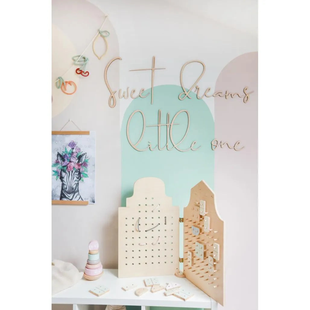 Tablero de madera para pared: Dulces sueños en miniatura - 150 cm x 30 cm - Decoración de pared - Recortar ahora