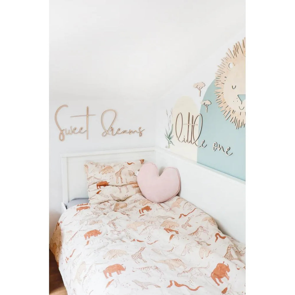 Tablero de madera para pared: Dulces sueños en miniatura - 150 cm x 30 cm - Decoración de pared - Recortar ahora