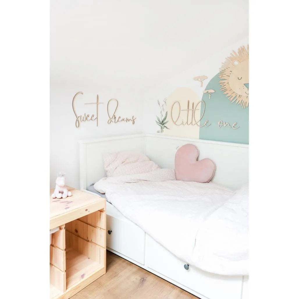 Tablero de madera para pared: Dulces sueños en miniatura - 150 cm x 30 cm - Decoración de pared - Recortar ahora