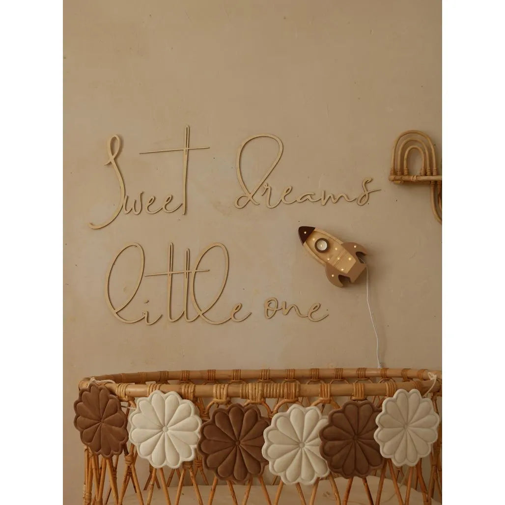 Tablero de madera para pared: Dulces sueños en miniatura - 150 cm x 30 cm - Decoración de pared - Recortar ahora