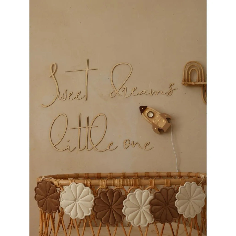 Tablero de madera para pared: Dulces sueños en miniatura - 150 cm x 30 cm - Decoración de pared - Recortar ahora