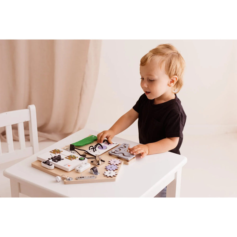 Mini Dukkehus Aktivitetsbræt - Montessori Bræt - Foxy Family