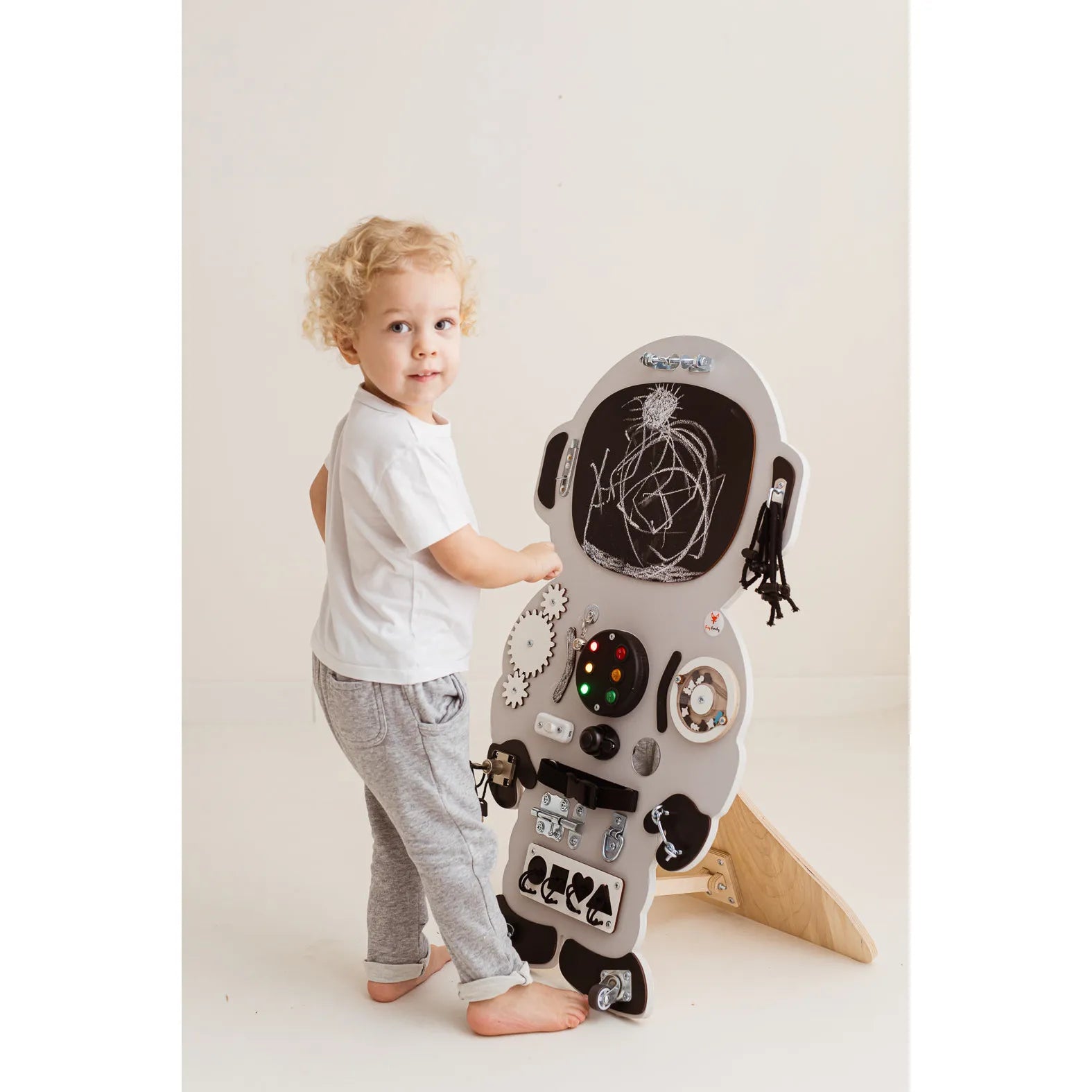 Tablero Montessori - Astronauta Jan - Familia Foxy