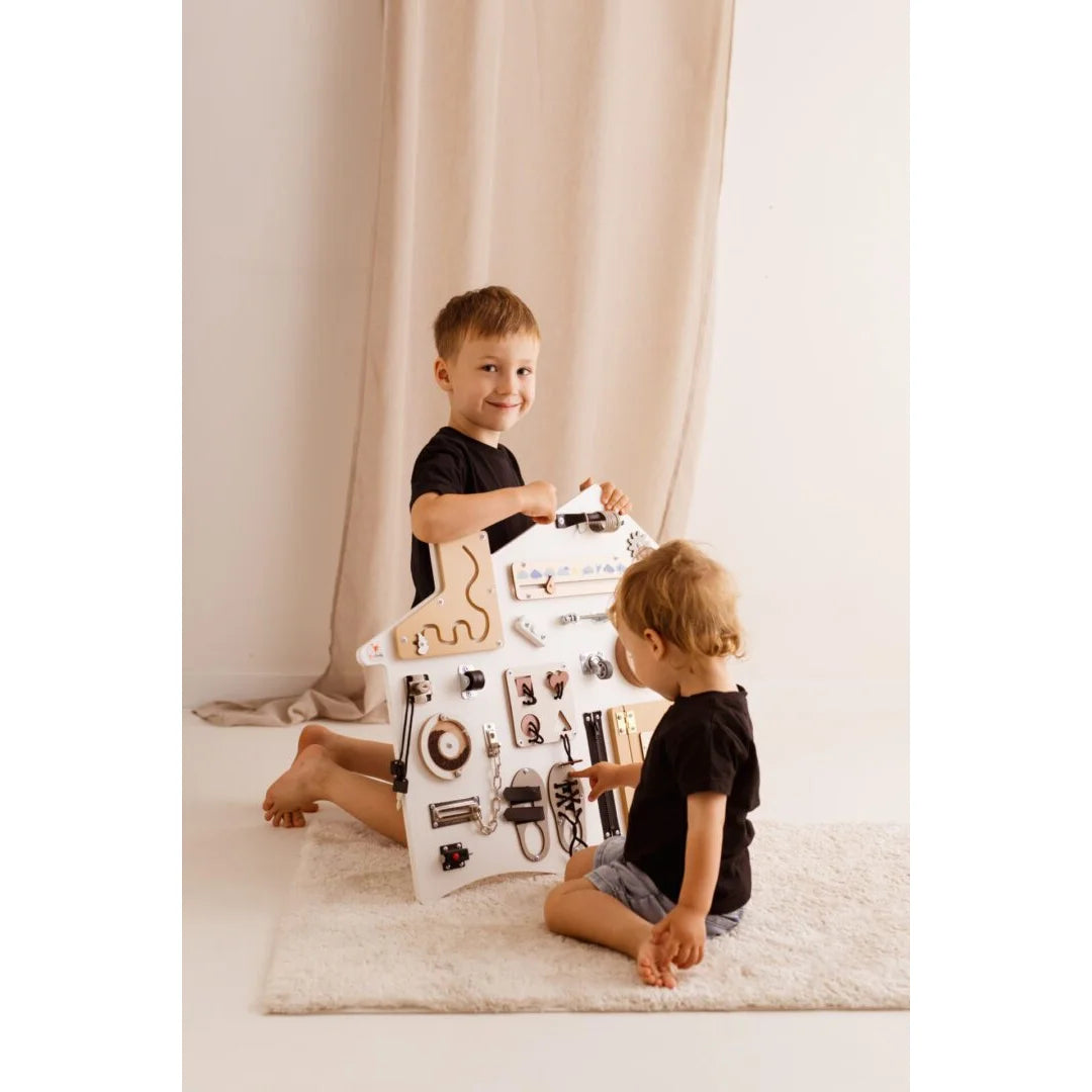 Xl Hvidt Dukkehus Aktivitetsbræt - Montessori - Foxy Family