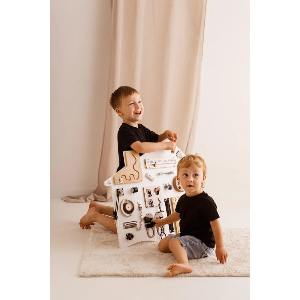 Xl Hvidt Dukkehus Aktivitetsbræt - Montessori - Foxy Family