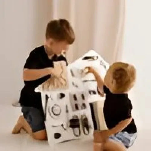 Xl Biely Domček Manipulačná Tabuľa - Montessori - Foxy Family