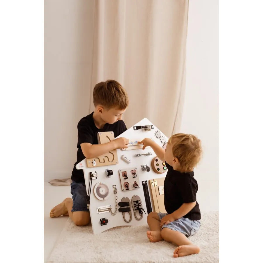 Xl Biely Domček Manipulačná Tabuľa - Montessori - Foxy Family