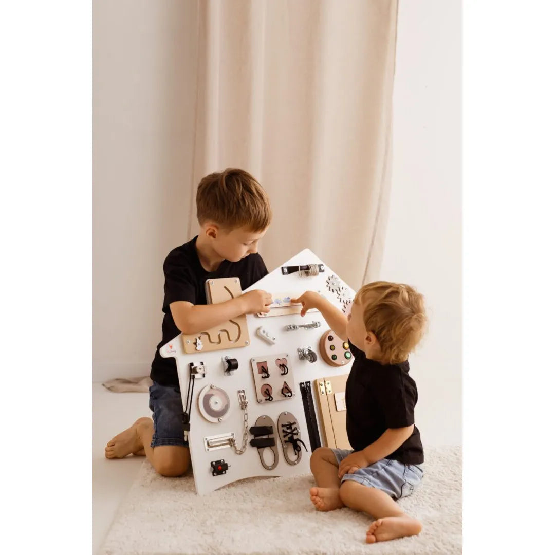 Xl Biely Domček Manipulačná Tabuľa - Montessori - Foxy Family