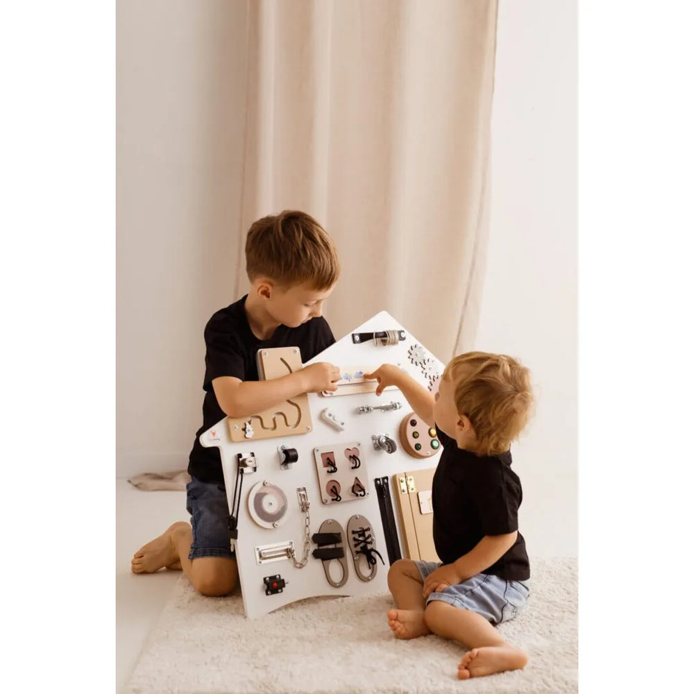 Xl Biely Domček Manipulačná Tabuľa - Montessori - Foxy Family